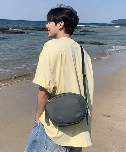 MATHEMATIK(マスマティック)の「デデキント F19 マルチポケット デイリー 旅行用 ナイロン クロスバッグ アーバン チャコール(メッセンジャーバッグ・レディース・その他・FREE)」の4枚目の写真