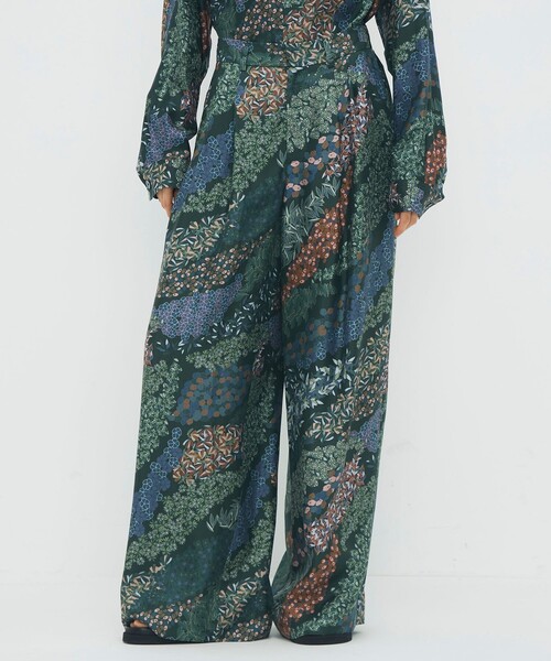 シルクツイル FLOWER RIVERプリント 2タックワイドパンツ（その他