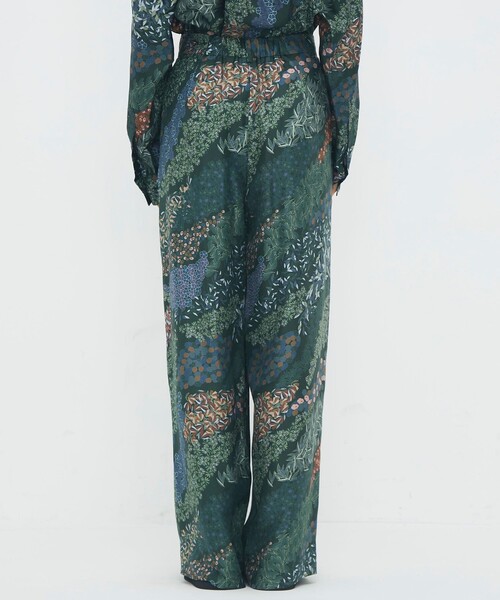 シルクツイル FLOWER RIVERプリント 2タックワイドパンツ（その他