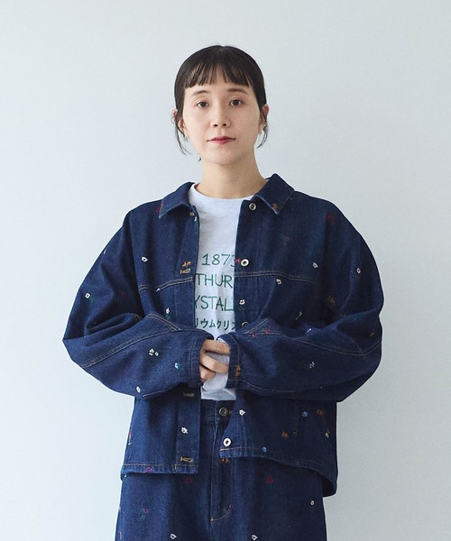 yuni(ユニ )の「floral embloidely denim cocoon ブルゾン(デニムジャケット・レディース・ネイビー/サックスブルー・FREE)」の4枚目の写真