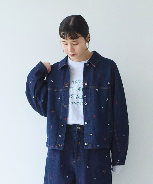 yuni(ユニ )の「floral embloidely denim cocoon ブルゾン(デニムジャケット・レディース・ネイビー/サックスブルー・FREE)」の5枚目の写真