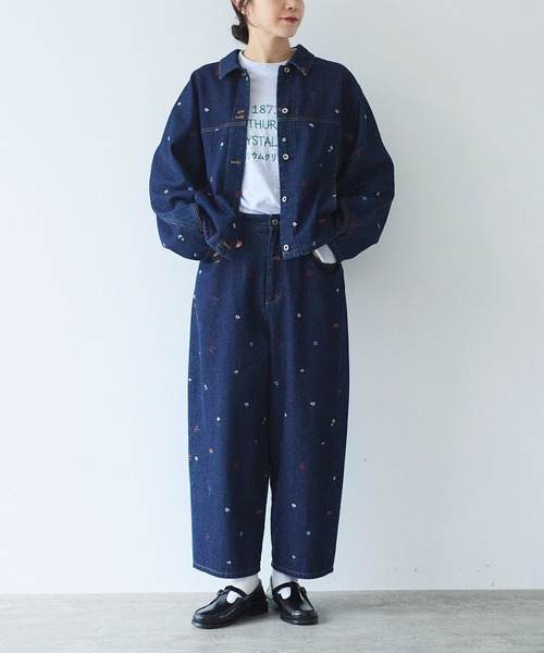 yuni(ユニ )の「floral embloidely denim cocoon ブルゾン(デニムジャケット・レディース・ネイビー/サックスブルー・FREE)」の7枚目の写真