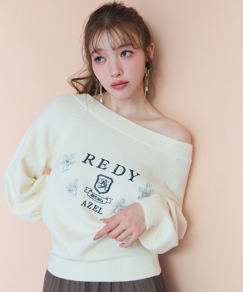 REDYAZEL（レディアゼル）の「ビジューロゴエンブロイダリーニットプルオーバー（ニット/セーター・レディース・ネイビー/オレンジ/オフホワイト/ブラウン・FREE）」の2枚目の写真