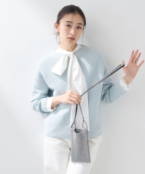 INDIVI(インディヴィ)の「【大人ラメ/スマホ入れ】ニット素材ミニポシェット(ショルダーバッグ・レディース・シルバー/シルバー系5・00)」の2枚目の写真