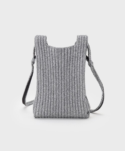 INDIVI(インディヴィ)の「【大人ラメ/スマホ入れ】ニット素材ミニポシェット(ショルダーバッグ・レディース・シルバー/シルバー系5・00)」の8枚目の写真