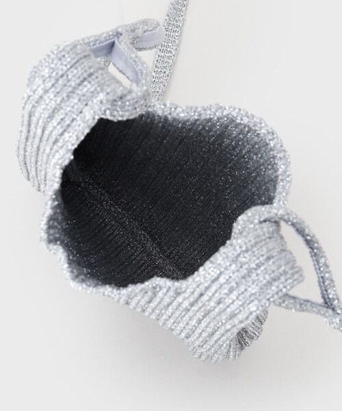 INDIVI(インディヴィ)の「【大人ラメ/スマホ入れ】ニット素材ミニポシェット(ショルダーバッグ・レディース・シルバー/シルバー系5・00)」の13枚目の写真