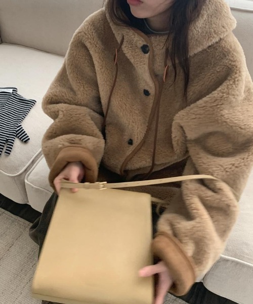 FAVORITO(ファヴォリート)の「フード付きフェイクムートンジャケット(その他アウター・レディース・ブラウン・F)」の18枚目の写真