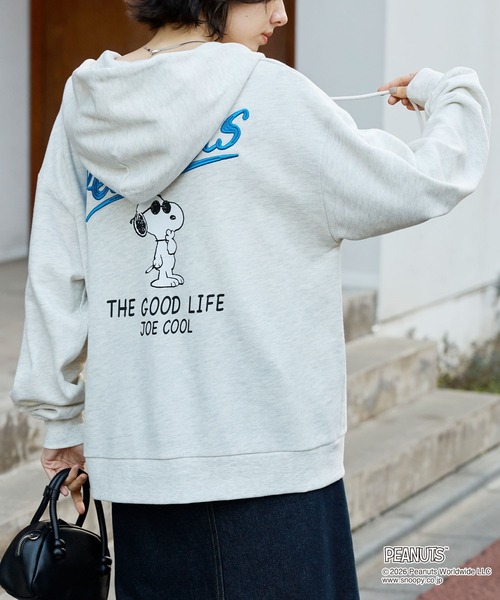 PEANUTS（ピーナッツ）の「【PEANUTS / SNOOPY】別注 ピーナッツ スヌーピー 刺繍プリント ジップパーカー（パーカー・レディース・スミクロ/オートミール/グレー系/ブラック系・L/M）」の8枚目の写真