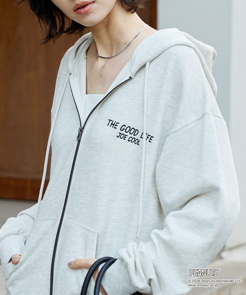 PEANUTS（ピーナッツ）の「【PEANUTS / SNOOPY】別注 ピーナッツ スヌーピー 刺繍プリント ジップパーカー（パーカー・レディース・スミクロ/オートミール/グレー系/ブラック系・L/M）」の13枚目の写真