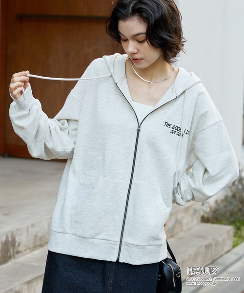 PEANUTS（ピーナッツ）の「【PEANUTS / SNOOPY】別注 ピーナッツ スヌーピー 刺繍プリント ジップパーカー（パーカー・レディース・スミクロ/オートミール/グレー系/ブラック系・L/M）」の18枚目の写真