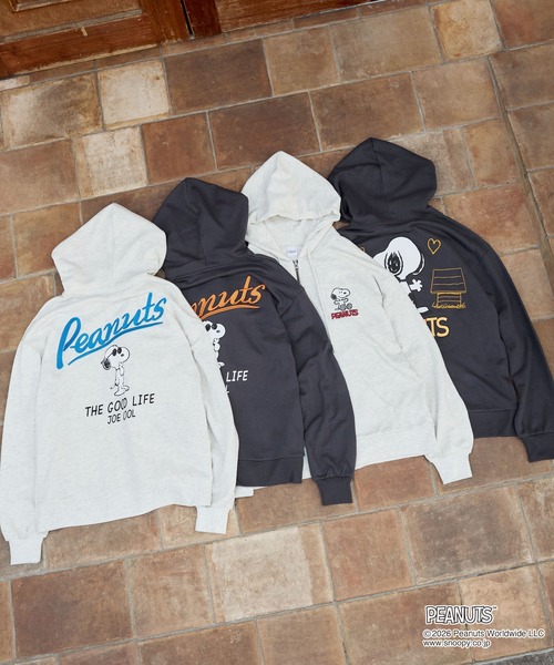 PEANUTS（ピーナッツ）の「【PEANUTS / SNOOPY】別注 ピーナッツ スヌーピー 刺繍プリント ジップパーカー（パーカー・レディース・スミクロ/オートミール/グレー系/ブラック系・L/M）」の5枚目の写真