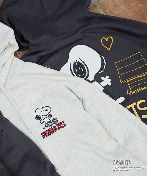 PEANUTS（ピーナッツ）の「【PEANUTS / SNOOPY】別注 ピーナッツ スヌーピー 刺繍プリント ジップパーカー（パーカー・レディース・スミクロ/オートミール/グレー系/ブラック系・L/M）」の7枚目の写真