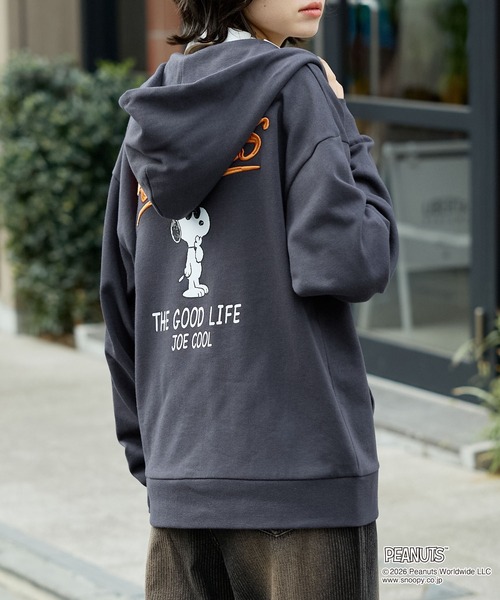 PEANUTS（ピーナッツ）の「【PEANUTS / SNOOPY】別注 ピーナッツ スヌーピー 刺繍プリント ジップパーカー（パーカー・レディース・スミクロ/オートミール/グレー系/ブラック系・L/M）」の21枚目の写真