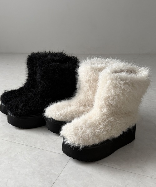 me+em select(ミームセレクト)の「【 2color 】厚底フェイクシャギーファーショートブーツ / platform fake shaggy fur short boots(ブーツ・レディース・ブラック/アイボリー・37/38/39)」の4枚目の写真