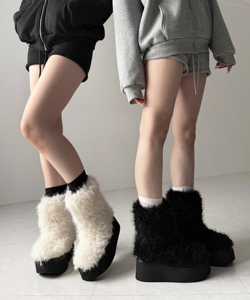 me+em select(ミームセレクト)の「【 2color 】厚底フェイクシャギーファーショートブーツ / platform fake shaggy fur short boots(ブーツ・レディース・ブラック/アイボリー・37/38/39)」の20枚目の写真
