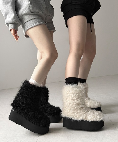 me+em select(ミームセレクト)の「【 2color 】厚底フェイクシャギーファーショートブーツ / platform fake shaggy fur short boots(ブーツ・レディース・ブラック/アイボリー・37/38/39)」の19枚目の写真