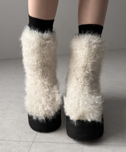 me+em select(ミームセレクト)の「【 2color 】厚底フェイクシャギーファーショートブーツ / platform fake shaggy fur short boots(ブーツ・レディース・ブラック/アイボリー・37/38/39)」の7枚目の写真