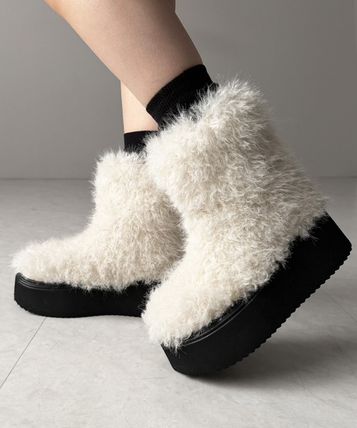me+em select(ミームセレクト)の「【 2color 】厚底フェイクシャギーファーショートブーツ / platform fake shaggy fur short boots(ブーツ・レディース・ブラック/アイボリー・37/38/39)」の6枚目の写真