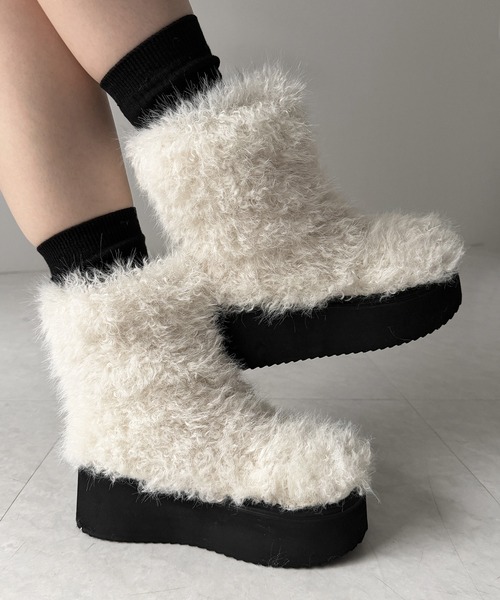 me+em select(ミームセレクト)の「【 2color 】厚底フェイクシャギーファーショートブーツ / platform fake shaggy fur short boots(ブーツ・レディース・ブラック/アイボリー・37/38/39)」の13枚目の写真