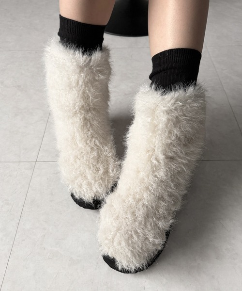 me+em select(ミームセレクト)の「【 2color 】厚底フェイクシャギーファーショートブーツ / platform fake shaggy fur short boots(ブーツ・レディース・ブラック/アイボリー・37/38/39)」の9枚目の写真