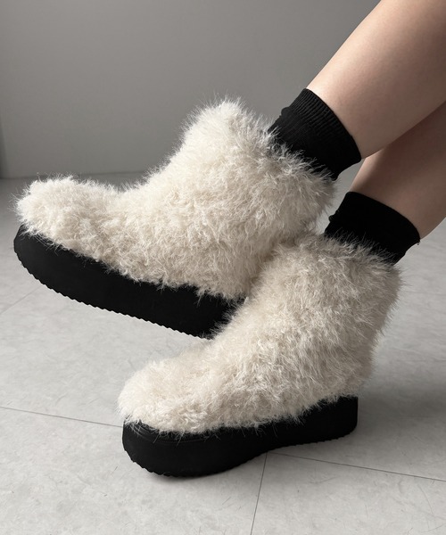 me+em select(ミームセレクト)の「【 2color 】厚底フェイクシャギーファーショートブーツ / platform fake shaggy fur short boots(ブーツ・レディース・ブラック/アイボリー・37/38/39)」の12枚目の写真