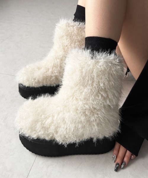 me+em select(ミームセレクト)の「【 2color 】厚底フェイクシャギーファーショートブーツ / platform fake shaggy fur short boots(ブーツ・レディース・ブラック/アイボリー・37/38/39)」の14枚目の写真