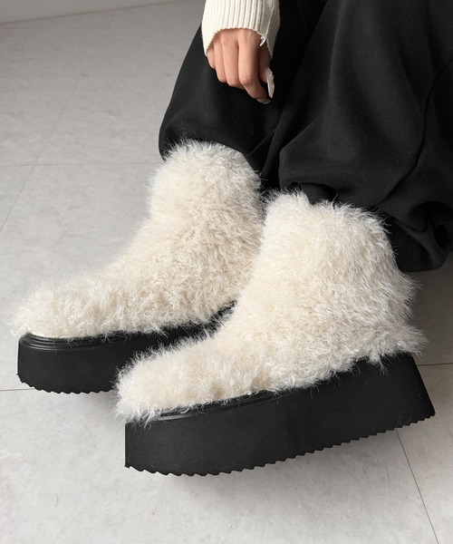 me+em select(ミームセレクト)の「【 2color 】厚底フェイクシャギーファーショートブーツ / platform fake shaggy fur short boots(ブーツ・レディース・ブラック/アイボリー・37/38/39)」の17枚目の写真