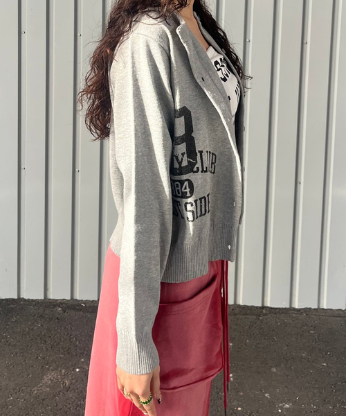 Oriens JOURNAL STANDARD（オリエンス ジャーナルスタンダード）の「プリンテッドニットカーディガン（カーディガン/ボレロ・レディース・レッド/グレー・FREE）」の4枚目の写真