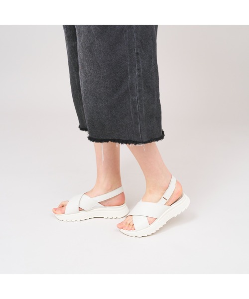 Clarks(クラークス)の「DashLite Wish / ダッシュライトウィッシュ (ホワイトレザー)(サンダル・レディース・ホワイト・UK3/UK4/UK6/UK5.5/UK5/UK4.5/UK3.5)」の8枚目の写真