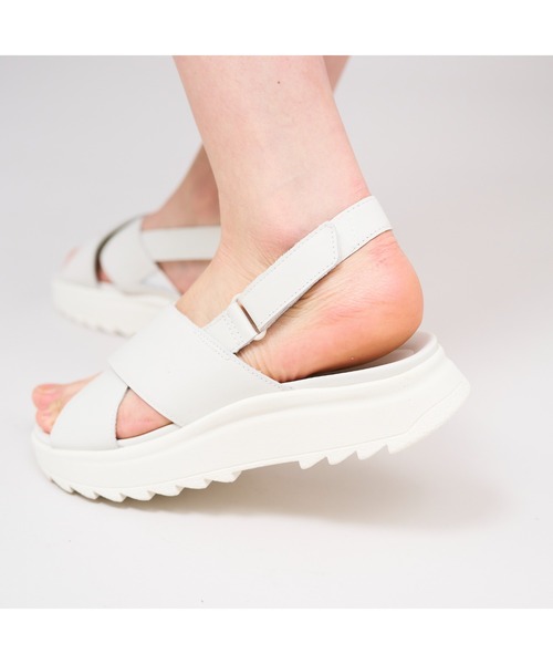 Clarks(クラークス)の「DashLite Wish / ダッシュライトウィッシュ (ホワイトレザー)(サンダル・レディース・ホワイト・UK3/UK4/UK6/UK5.5/UK5/UK4.5/UK3.5)」の3枚目の写真