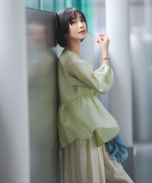 green label relaxing（グリーンレーベルリラクシング）の「［size SHORTあり］fleurie(フルリー) シアー ノーカラー ジャケット 接触冷感（ノーカラージャケット・レディース・オフホワイト/イエロー/ダークブラウン/ネイビー・SHORT/FREE）」の6枚目の写真