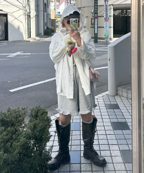 Alley Tokyo（アリートーキョー）の「フリフリフードシャツ（シャツ/ブラウス・レディース・ホワイト系/サックスブルー/オフホワイト・FREE）」の4枚目の写真