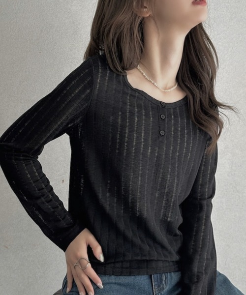 TREOVER(トレオーバー)の「抜け感をプラスするシアーリブヘンリーネックトップス(Tシャツ/カットソー・レディース・オフホワイト/ブラック・FREE)」の2枚目の写真