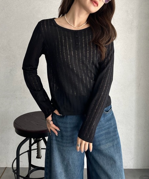TREOVER(トレオーバー)の「抜け感をプラスするシアーリブヘンリーネックトップス(Tシャツ/カットソー・レディース・オフホワイト/ブラック・FREE)」の5枚目の写真