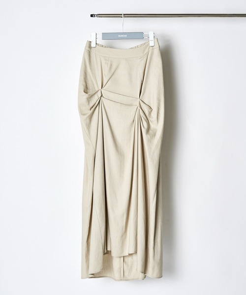 RUMCHE(ラムシェ)の「Layered Tuck Skirt / レイヤードタックスカート(スカート・レディース・ベージュ/ブラック・MEDIUM/SMALL)」の1枚目の写真