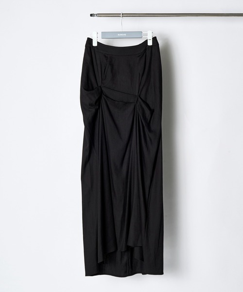 RUMCHE(ラムシェ)の「Layered Tuck Skirt / レイヤードタックスカート(スカート・レディース・ベージュ/ブラック・MEDIUM/SMALL)」の2枚目の写真