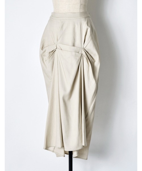 RUMCHE(ラムシェ)の「Layered Tuck Skirt / レイヤードタックスカート(スカート・レディース・ベージュ/ブラック・MEDIUM/SMALL)」の3枚目の写真