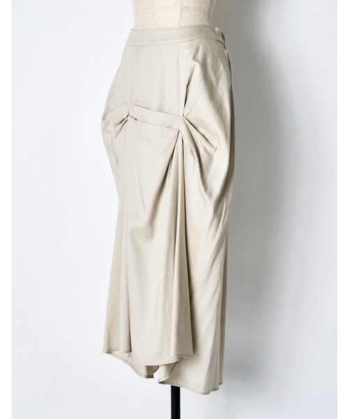 RUMCHE(ラムシェ)の「Layered Tuck Skirt / レイヤードタックスカート(スカート・レディース・ベージュ/ブラック・MEDIUM/SMALL)」の4枚目の写真