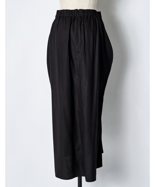 RUMCHE(ラムシェ)の「Layered Tuck Skirt / レイヤードタックスカート(スカート・レディース・ベージュ/ブラック・MEDIUM/SMALL)」の13枚目の写真