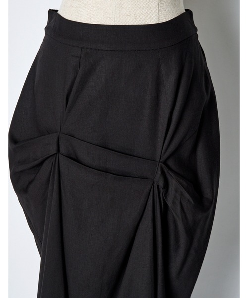 RUMCHE(ラムシェ)の「Layered Tuck Skirt / レイヤードタックスカート(スカート・レディース・ベージュ/ブラック・MEDIUM/SMALL)」の14枚目の写真