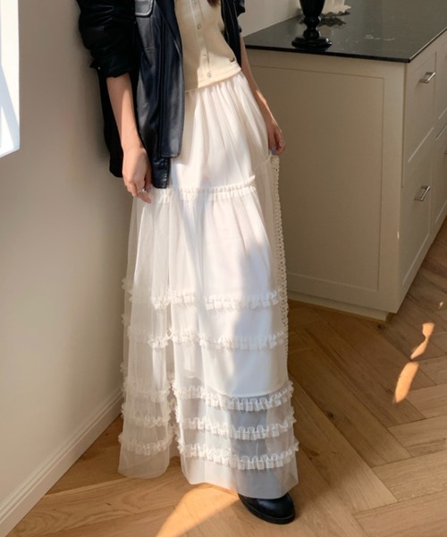 Achic(アシック)の「チュールフリル ティアードロングスカート(スカート・レディース・ホワイト/ブラック・M)」の18枚目の写真