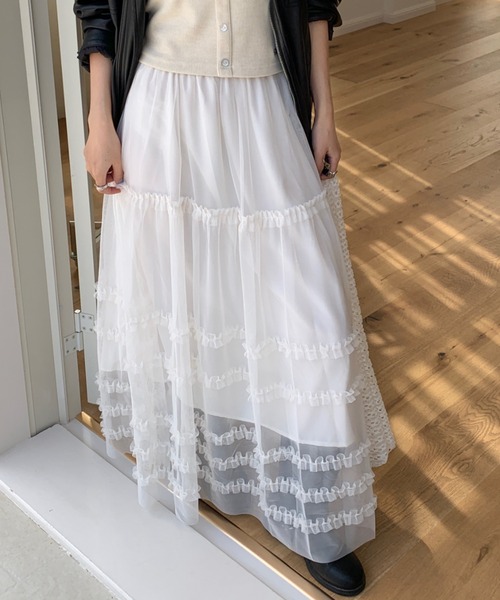 Achic(アシック)の「チュールフリル ティアードロングスカート(スカート・レディース・ホワイト/ブラック・M)」の21枚目の写真