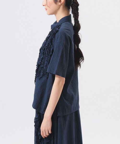 BEAMS BOY（ビームスボーイ）の「ドビー フリル ショートスリーブ シャツ（シャツ/ブラウス・レディース・オフホワイト/ネイビー・ONE SIZE）」の5枚目の写真