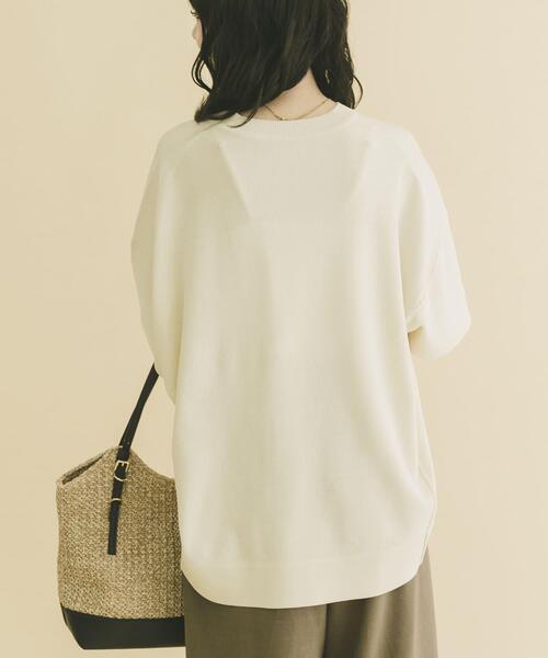 ITEMS URBANRESEARCH(アイテムズ アーバンリサーチ)の「『洗濯可』ニットTシャツ(ニット/セーター・レディース・グリーン/ブラック/チャコールグレー/オフホワイト・FREE)」の11枚目の写真