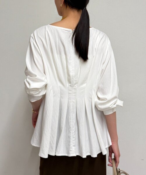 LOUNGEDRESS（ラウンジドレス）の「Aラインペプラムブラウス（シャツ/ブラウス・レディース・ライトベージュ/オフホワイト/チャコールグレー・FREE）」の9枚目の写真