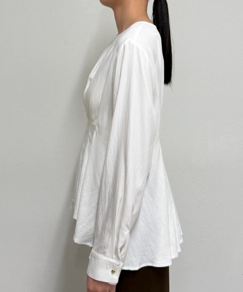 LOUNGEDRESS（ラウンジドレス）の「Aラインペプラムブラウス（シャツ/ブラウス・レディース・ライトベージュ/オフホワイト/チャコールグレー・FREE）」の12枚目の写真