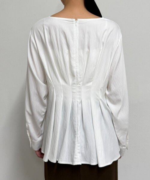 LOUNGEDRESS（ラウンジドレス）の「Aラインペプラムブラウス（シャツ/ブラウス・レディース・ライトベージュ/オフホワイト/チャコールグレー・FREE）」の13枚目の写真