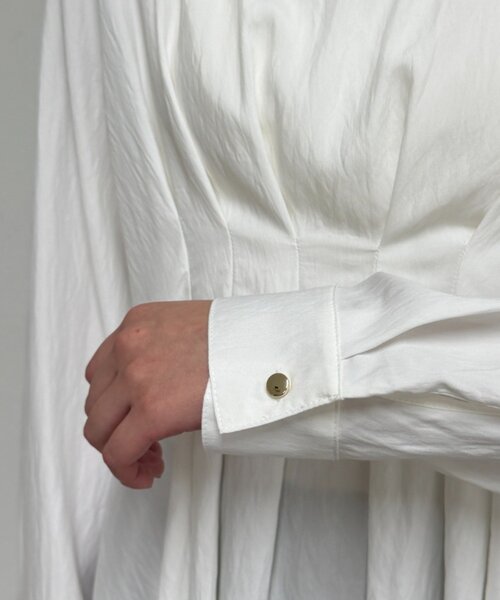 LOUNGEDRESS（ラウンジドレス）の「Aラインペプラムブラウス（シャツ/ブラウス・レディース・ライトベージュ/オフホワイト/チャコールグレー・FREE）」の15枚目の写真