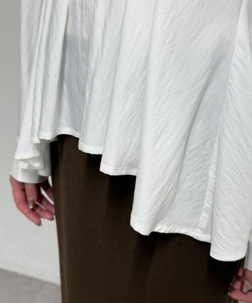 LOUNGEDRESS（ラウンジドレス）の「Aラインペプラムブラウス（シャツ/ブラウス・レディース・ライトベージュ/オフホワイト/チャコールグレー・FREE）」の16枚目の写真
