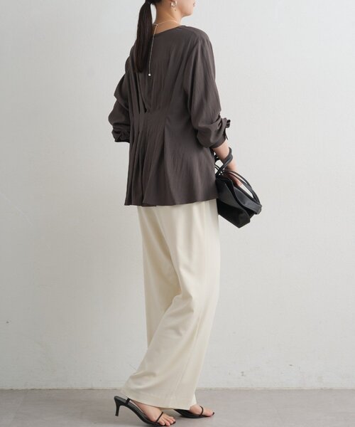 LOUNGEDRESS（ラウンジドレス）の「Aラインペプラムブラウス（シャツ/ブラウス・レディース・ライトベージュ/オフホワイト/チャコールグレー・FREE）」の22枚目の写真